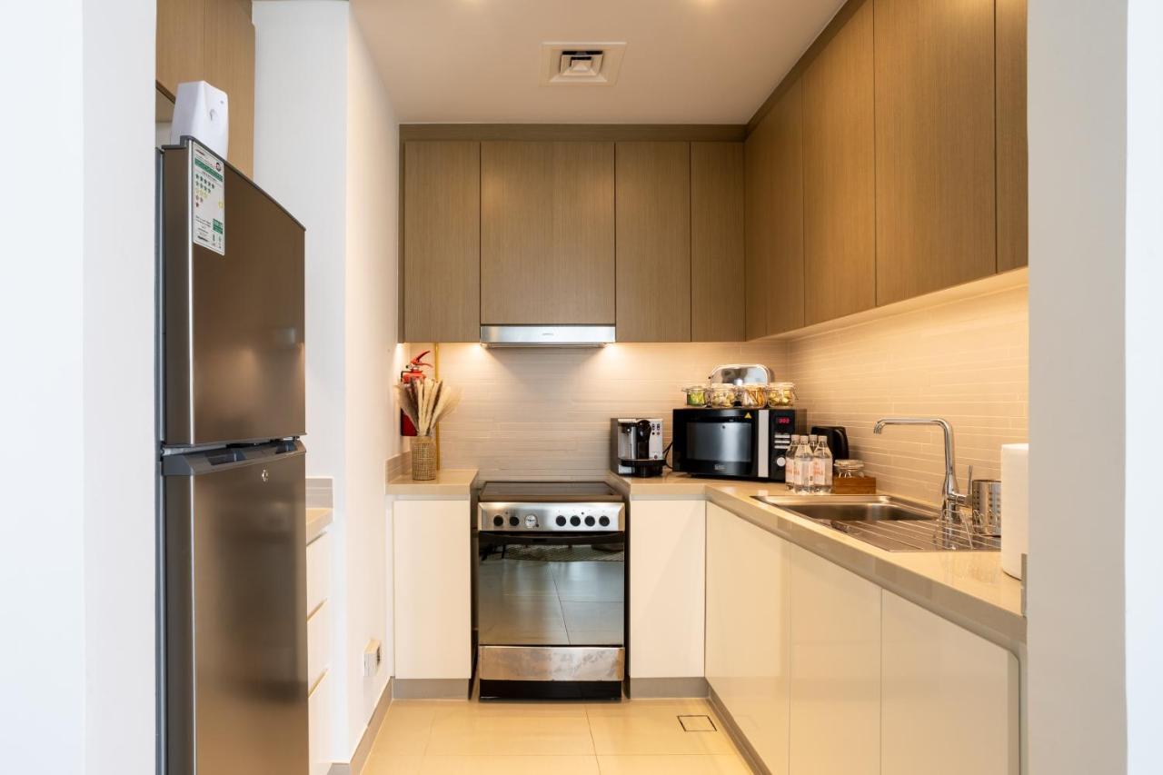 Waves Holiday Home - Waterfront Apartment With Breathtaking Sea Views Dubai Exterior photo